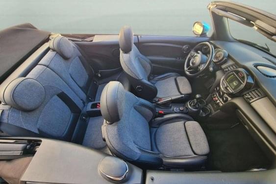 MINI MINI ONE CABRIO 1.2i 102cv. 2016 de segunda mano