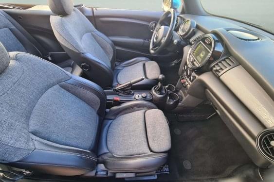 MINI MINI ONE CABRIO 1.2i 102cv. 2016 de segunda mano