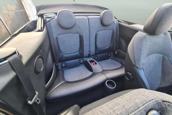 MINI MINI ONE CABRIO 1.2i 102cv. 2016 de segunda mano