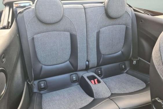 MINI MINI ONE CABRIO 1.2i 102cv. 2016 de segunda mano