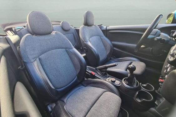 MINI MINI ONE CABRIO 1.2i 102cv. 2016 de segunda mano