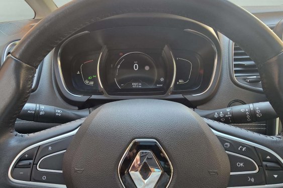 RENAULT SCÉNIC 1.3tce 140cv. Authentique 2018 de segunda mano
