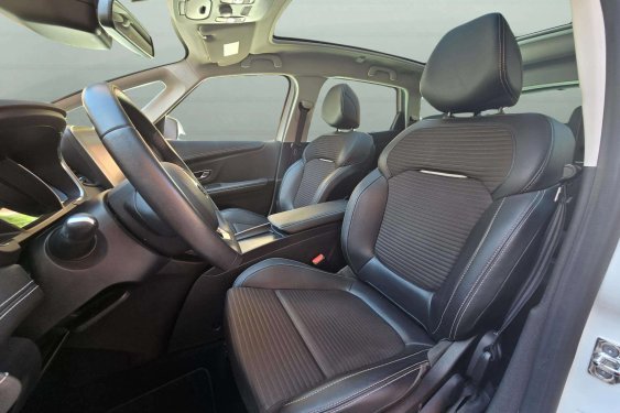 RENAULT SCÉNIC 1.3tce 140cv. Authentique 2018 de segunda mano