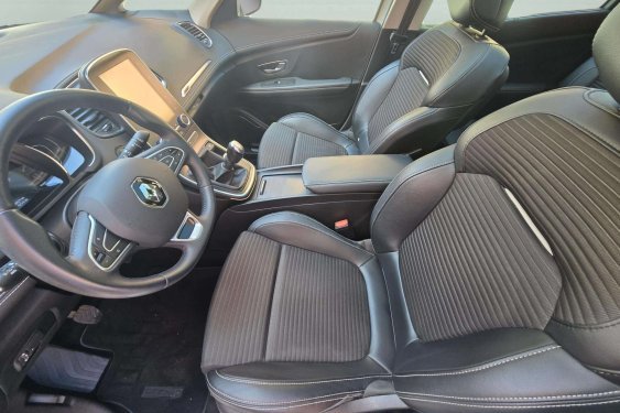 RENAULT SCÉNIC 1.3tce 140cv. Authentique 2018 de segunda mano