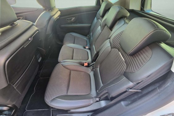 RENAULT SCÉNIC 1.3tce 140cv. Authentique 2018 de segunda mano