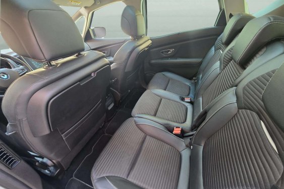 RENAULT SCÉNIC 1.3tce 140cv. Authentique 2018 de segunda mano