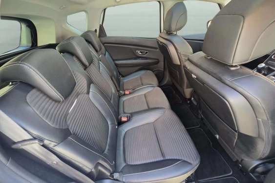 RENAULT SCÉNIC 1.3tce 140cv. Authentique 2018 de segunda mano