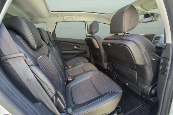 RENAULT SCÉNIC 1.3tce 140cv. Authentique 2018 de segunda mano