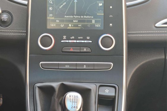 RENAULT SCÉNIC 1.3tce 140cv. Authentique 2018 de segunda mano