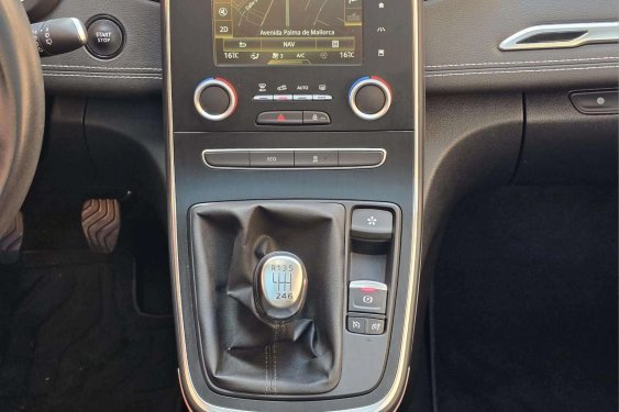 RENAULT SCÉNIC 1.3tce 140cv. Authentique 2018 de segunda mano