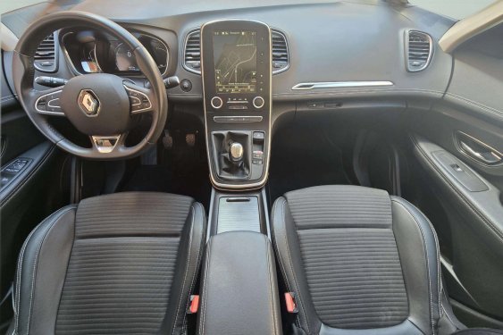 RENAULT SCÉNIC 1.3tce 140cv. Authentique 2018 de segunda mano
