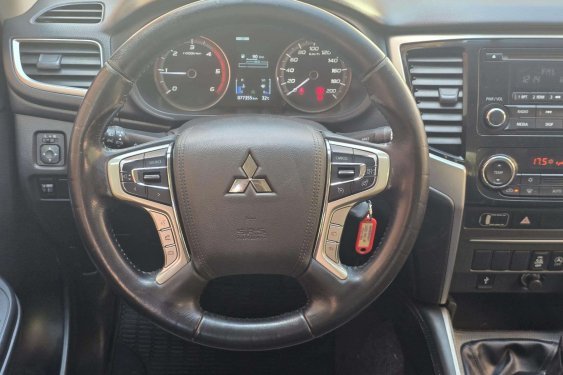 MITSUBISHI L200 220 DI-D M-PRO DOBLE CABINA 2.3D 150cv. 2021 de segunda mano