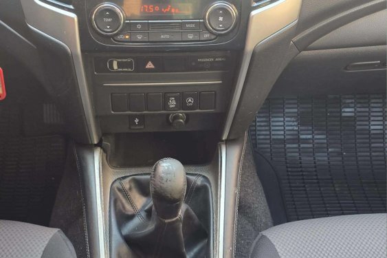 MITSUBISHI L200 220 DI-D M-PRO DOBLE CABINA 2.3D 150cv. 2021 de segunda mano