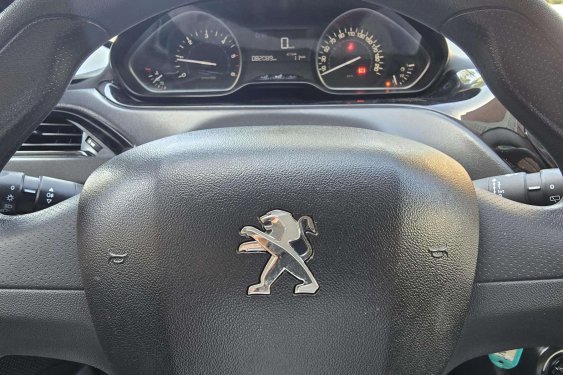 PEUGEOT 208 1.6 BlueHDI 75cv. ACCESS 2018 de segunda mano