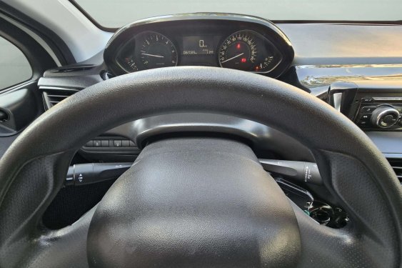 PEUGEOT 208 1.6 BlueHDI 75cv. ACCESS 2018 de segunda mano
