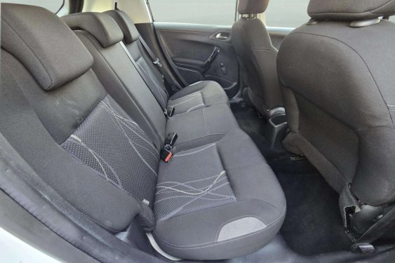 PEUGEOT 208 1.6 BlueHDI 75cv. ACCESS 2018 de segunda mano