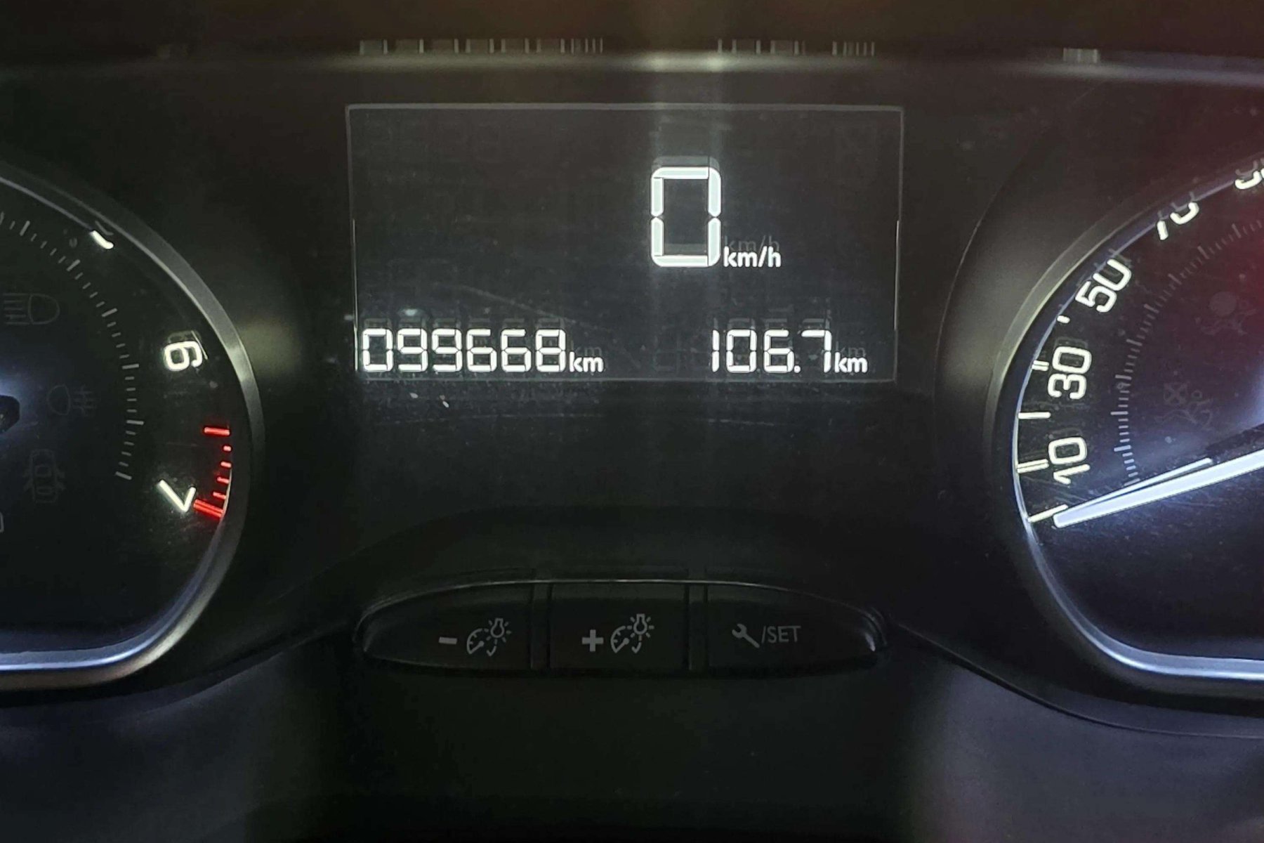 PEUGEOT 208 1.2 Style 82cv. 9