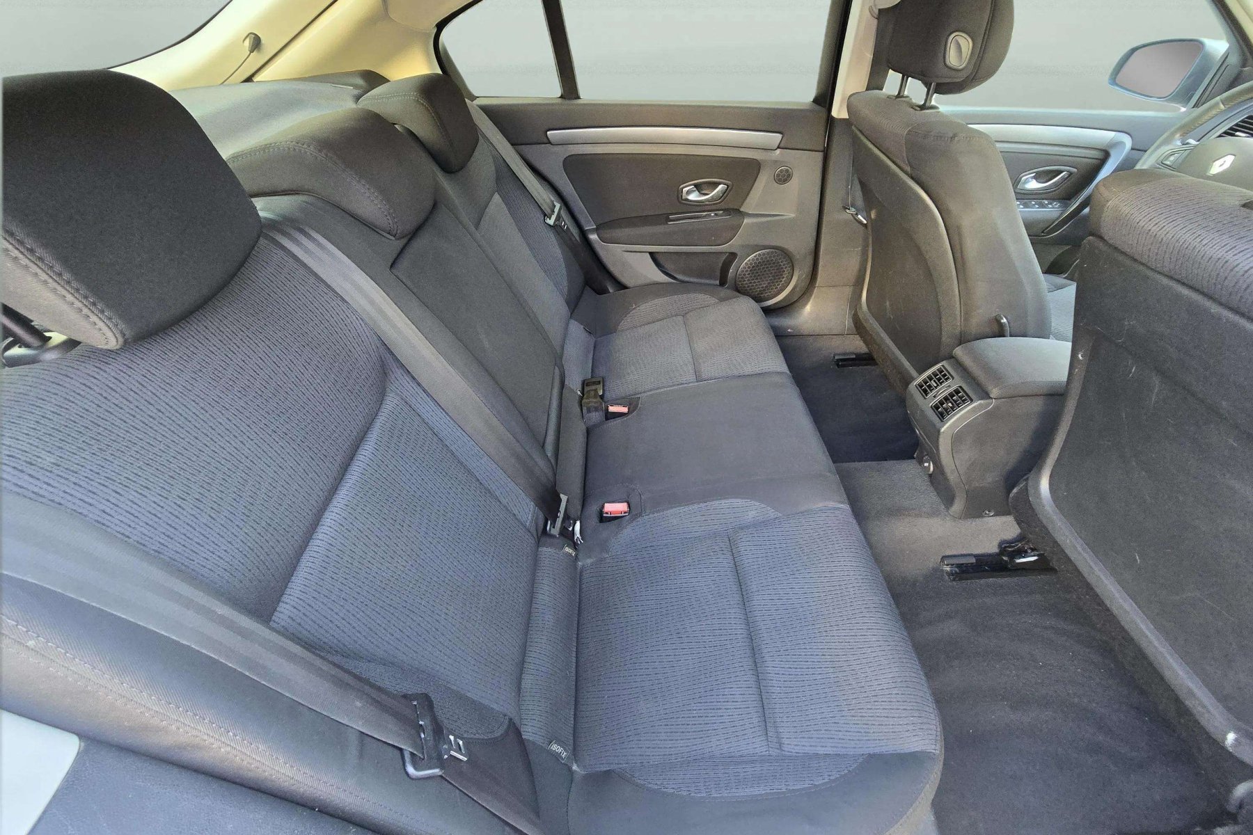 RENAULT LAGUNA 2.0dci 130cv. 17