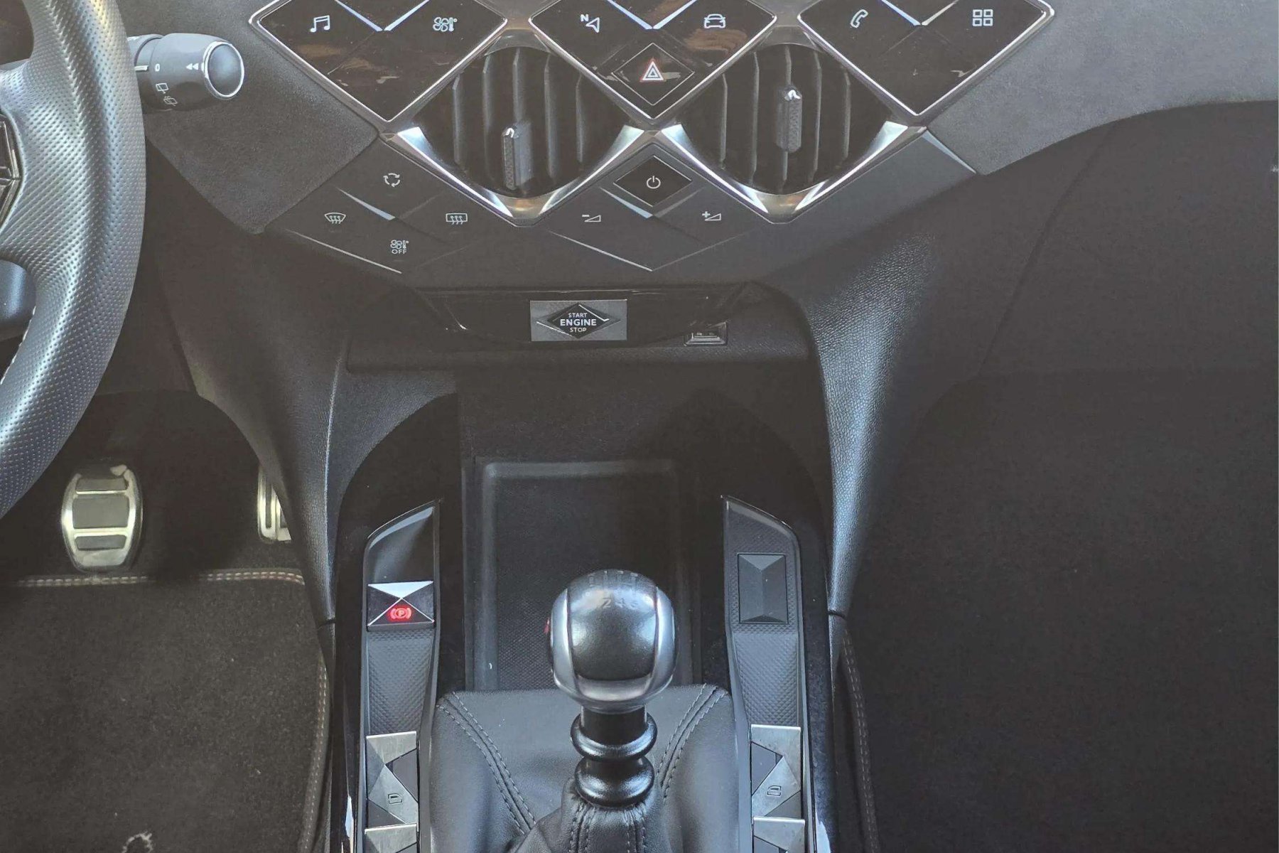 DS DS 3 CROSSBACK 1.2i 100cv. PERFORMANCE LINE 13