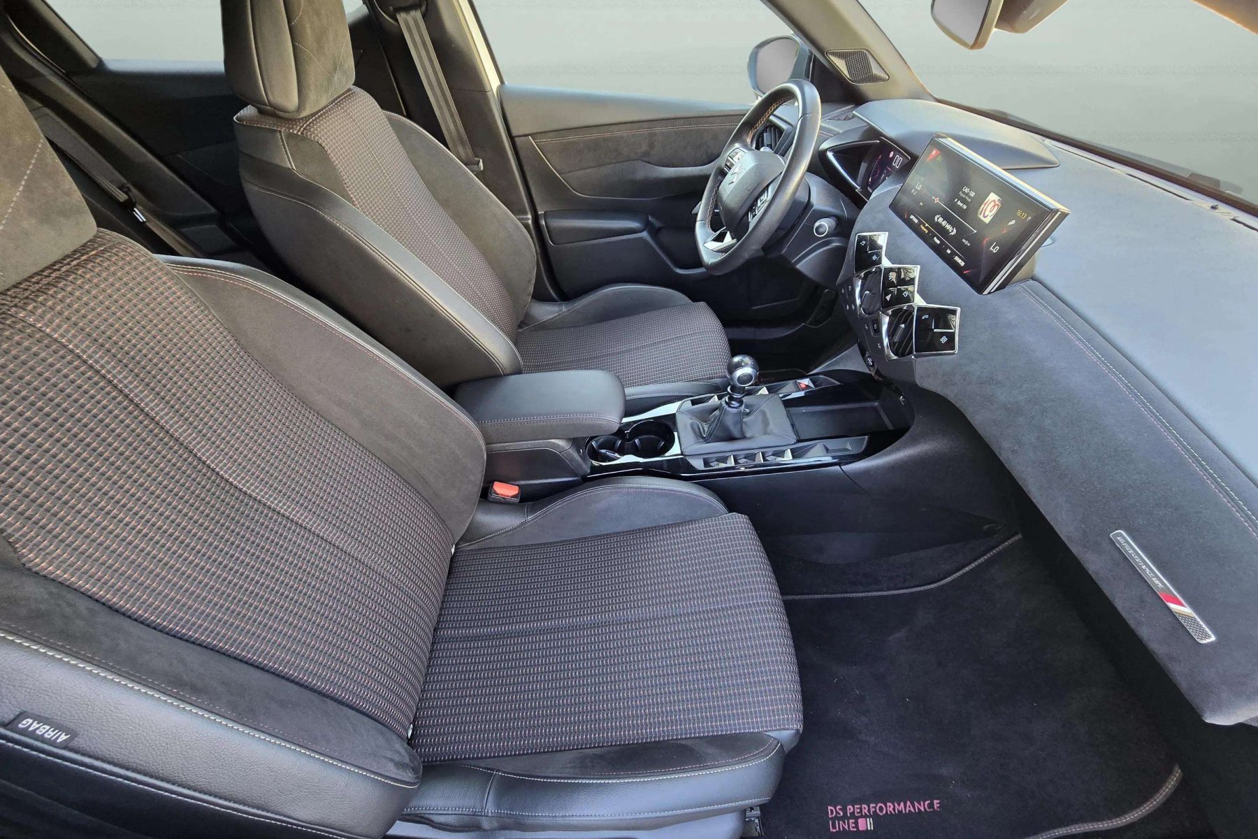 DS DS 3 CROSSBACK 1.2i 100cv. PERFORMANCE LINE 19
