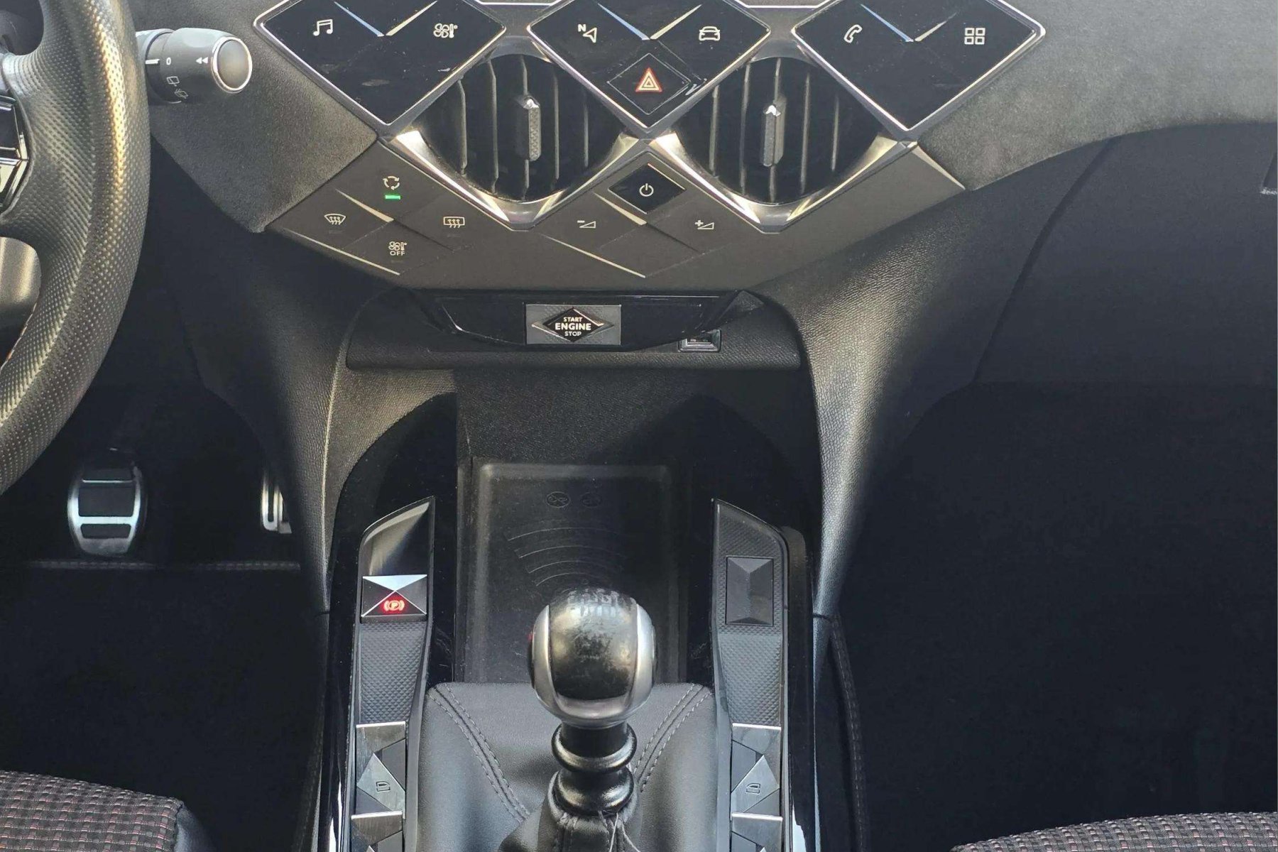 DS DS 3 CROSSBACK 1.2i 100cv. PERFORMANCE LINE 14