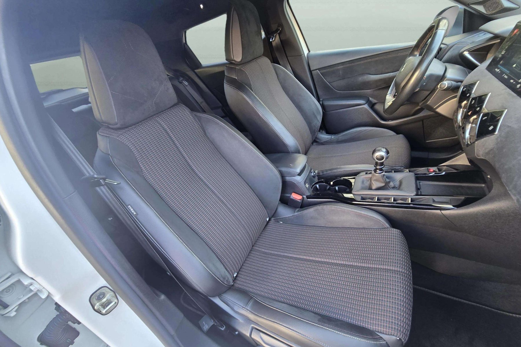 DS DS 3 CROSSBACK 1.2i 100cv. PERFORMANCE LINE 20