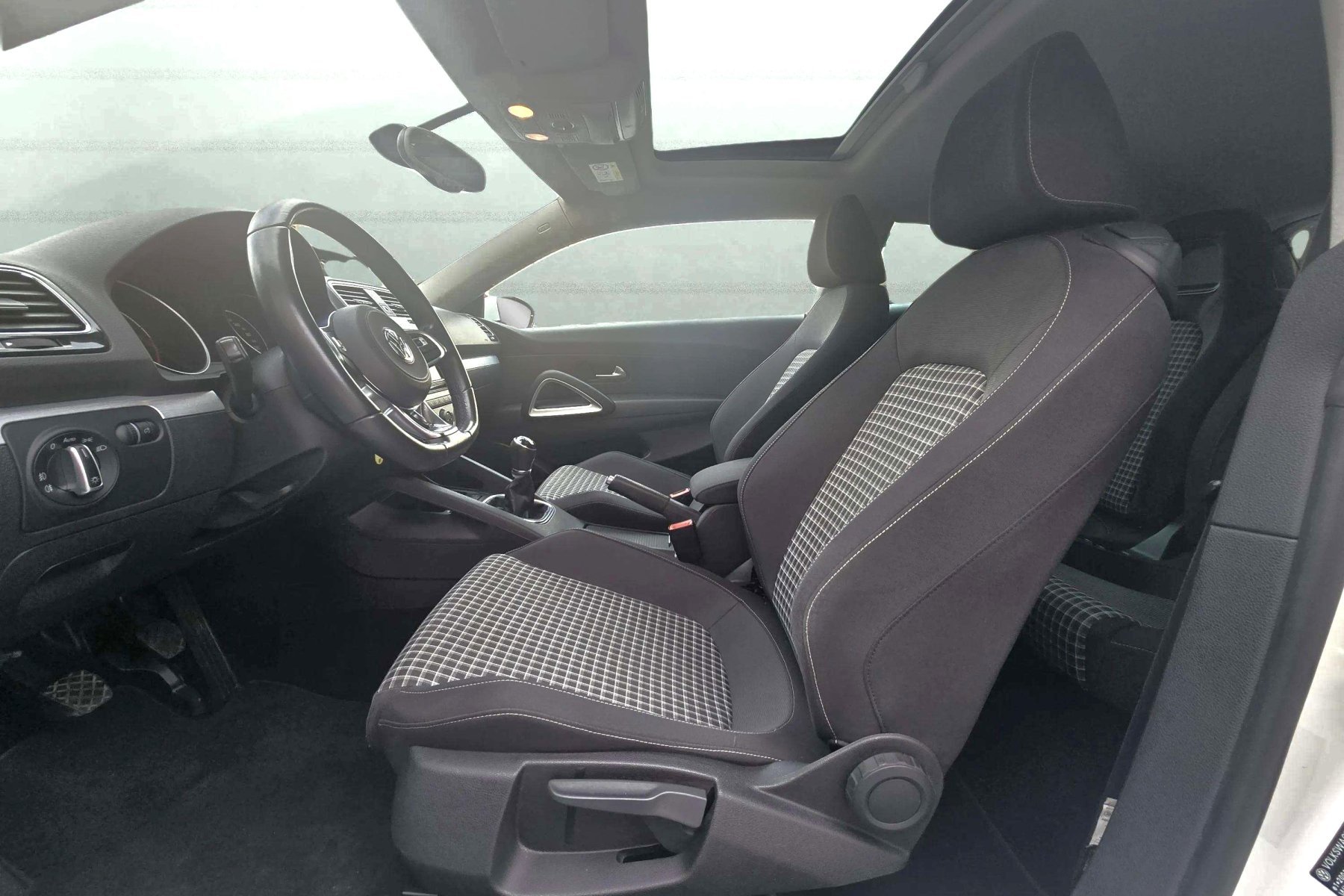 VOLKSWAGEN SCIROCCO 1.4 TSI 125cv. R-Line 12