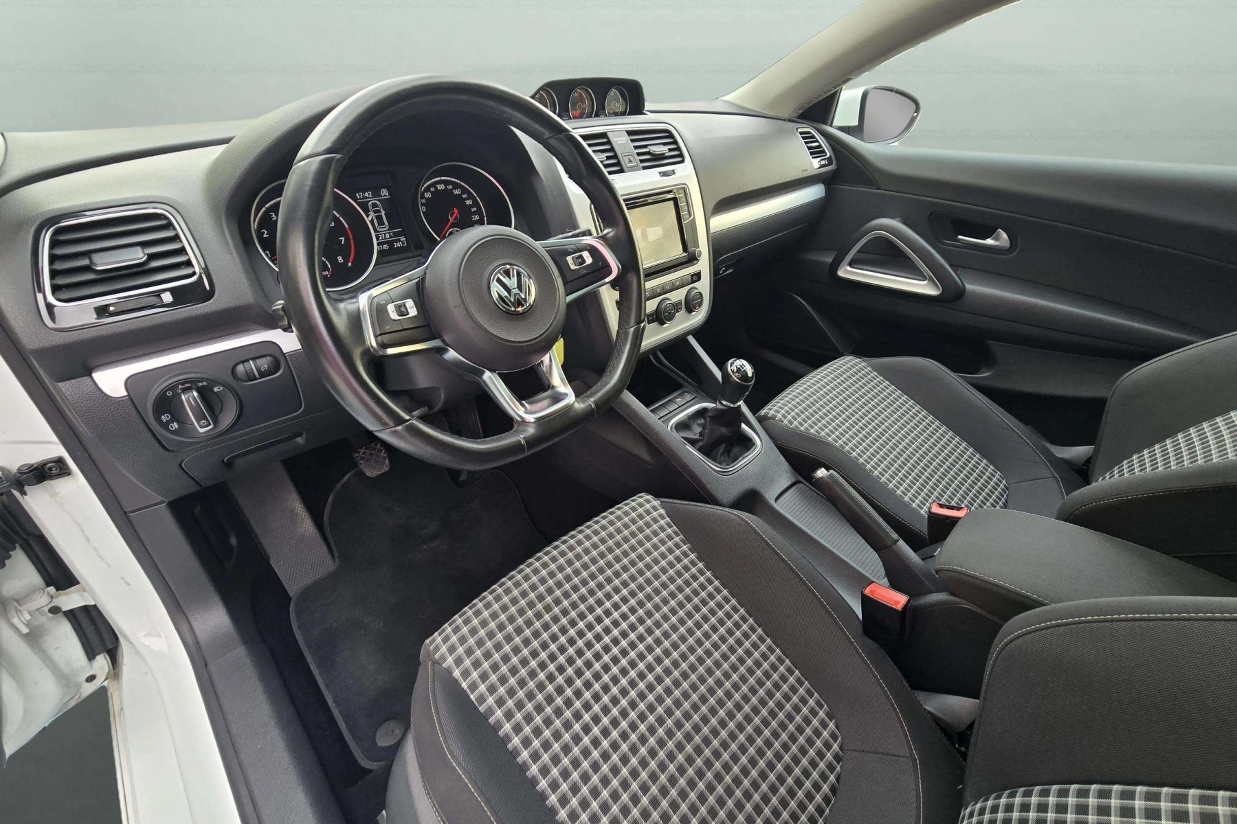 VOLKSWAGEN SCIROCCO 1.4 TSI 125cv. R-Line 16