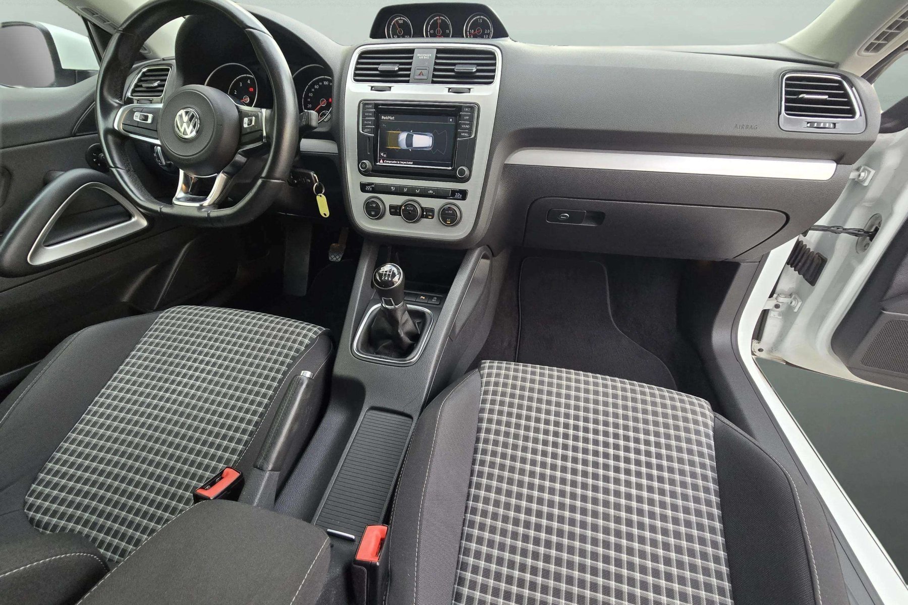 VOLKSWAGEN SCIROCCO 1.4 TSI 125cv. R-Line 23