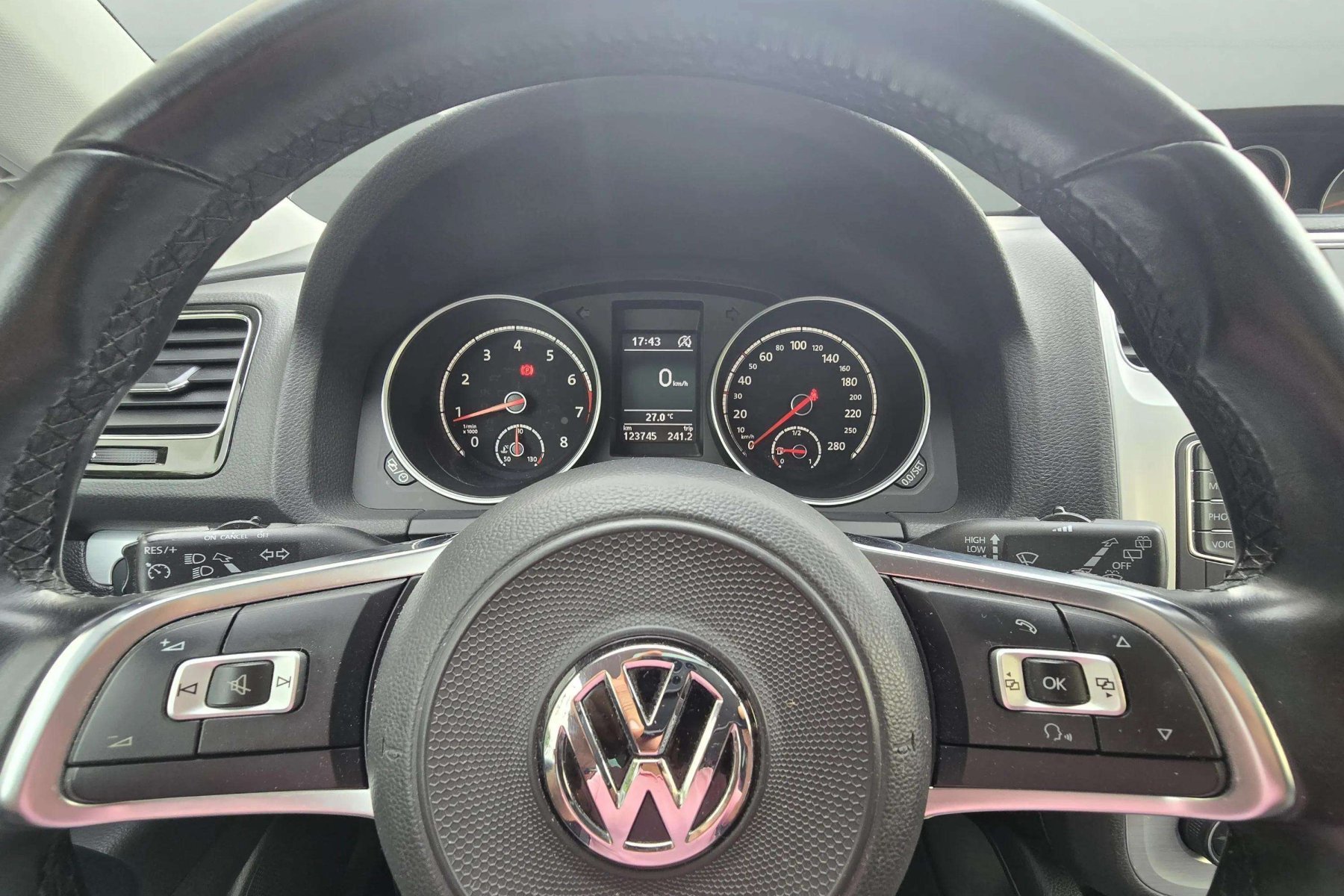 VOLKSWAGEN SCIROCCO 1.4 TSI 125cv. R-Line 24