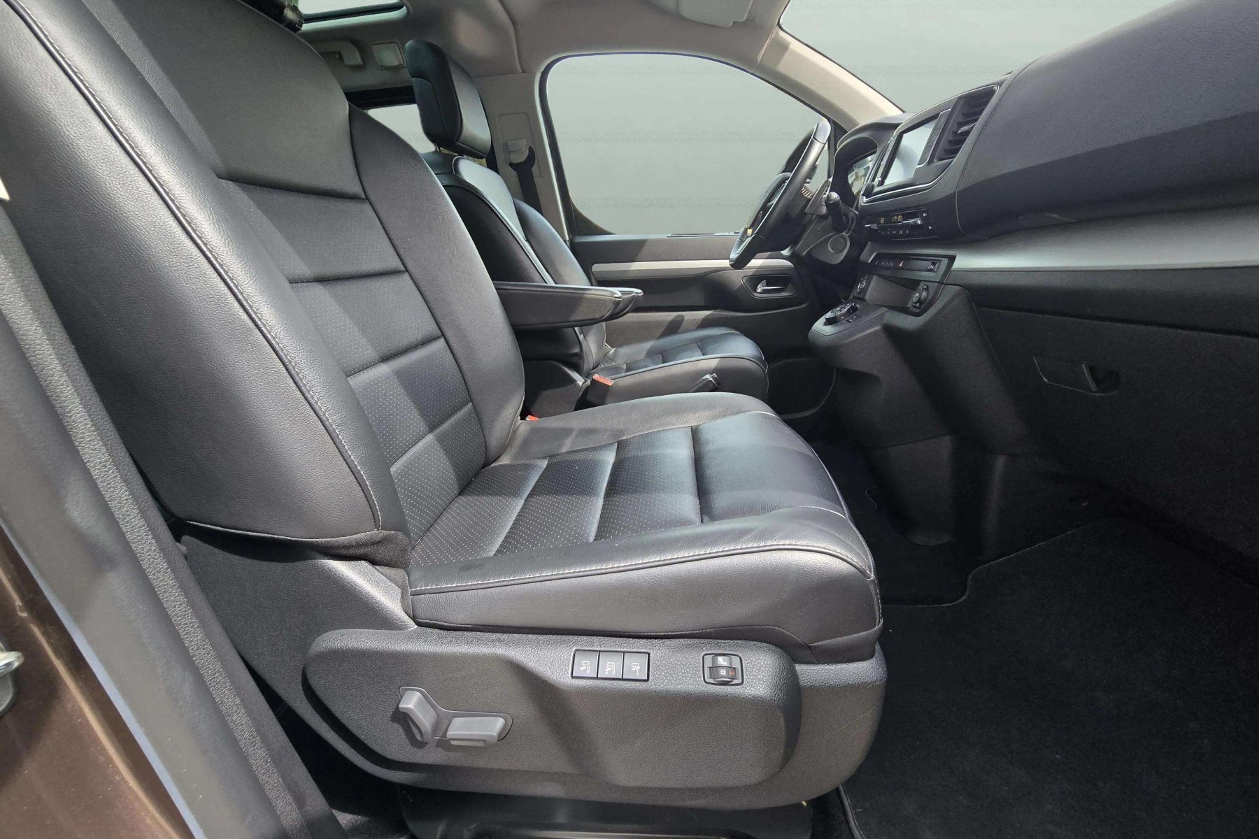TOYOTA PROACE VERSO L1 VIP 2.0d 180cv. automático 27