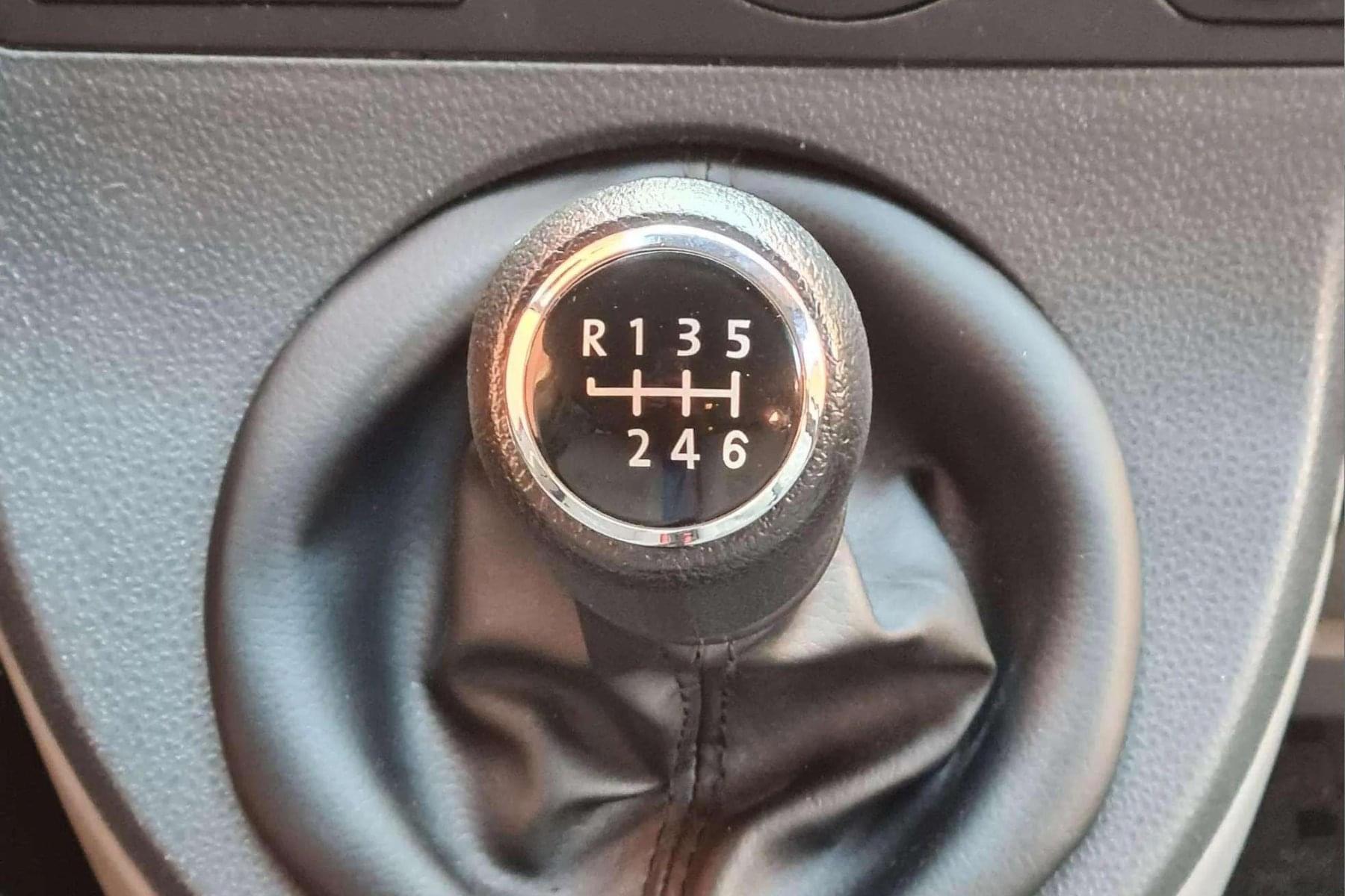 VOLKSWAGEN CARAVELLE LARGO COMBI 2.5 TDI 130cv.(TURISMO) 26