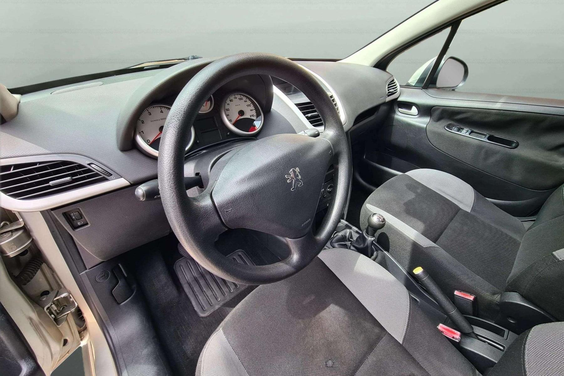 PEUGEOT 207 1.4 9