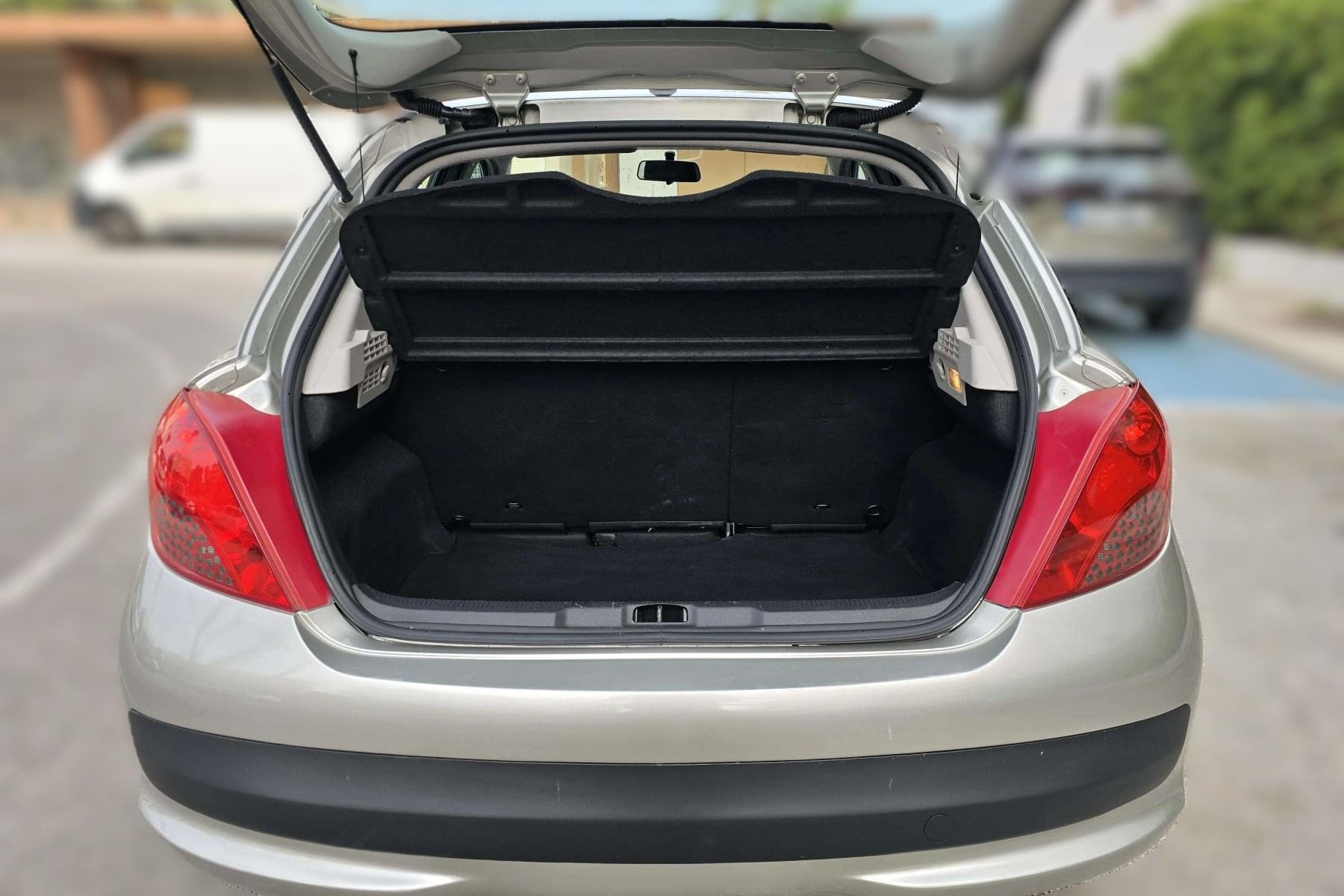 PEUGEOT 207 1.4i 75cv. 4 