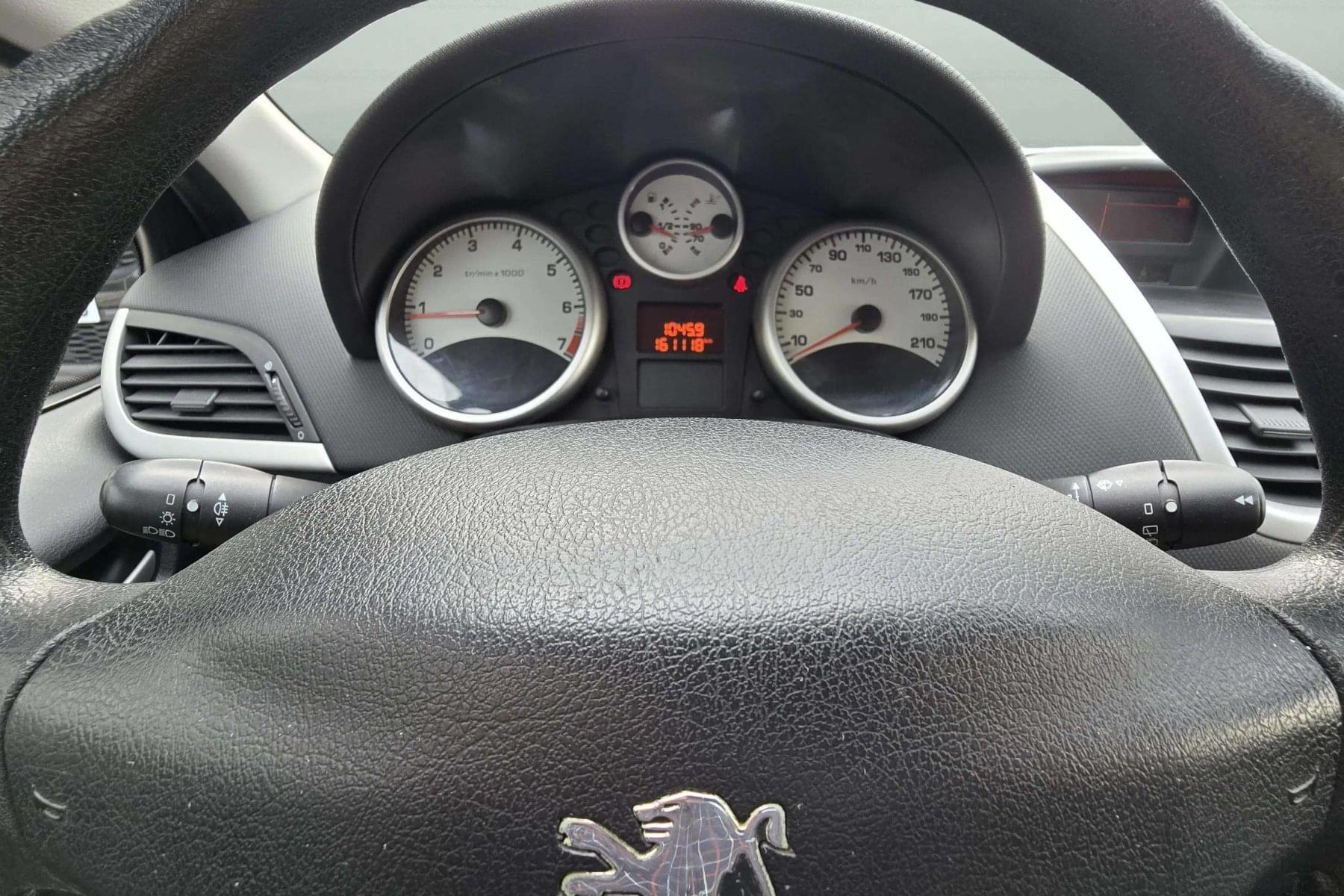 PEUGEOT 207 1.4i 75cv. 7 