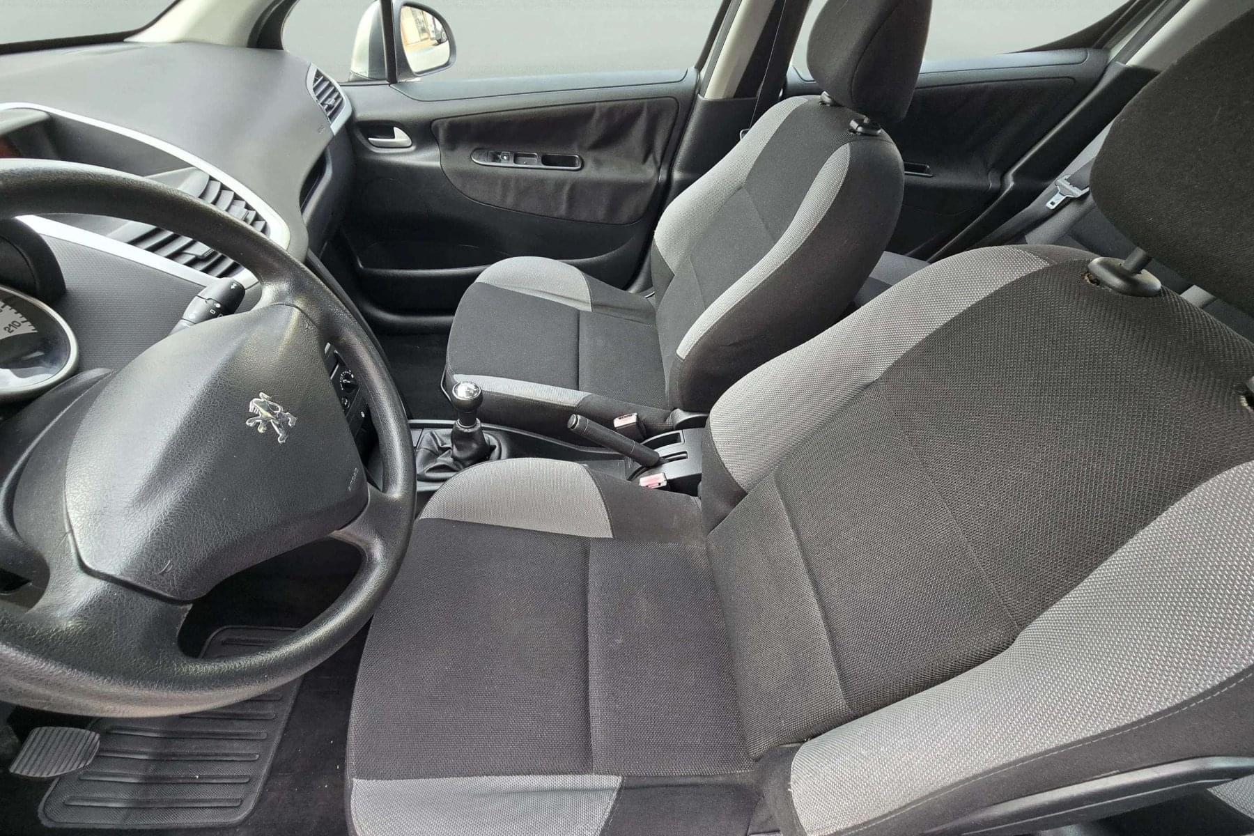 PEUGEOT 207 1.4i 75cv. 10 