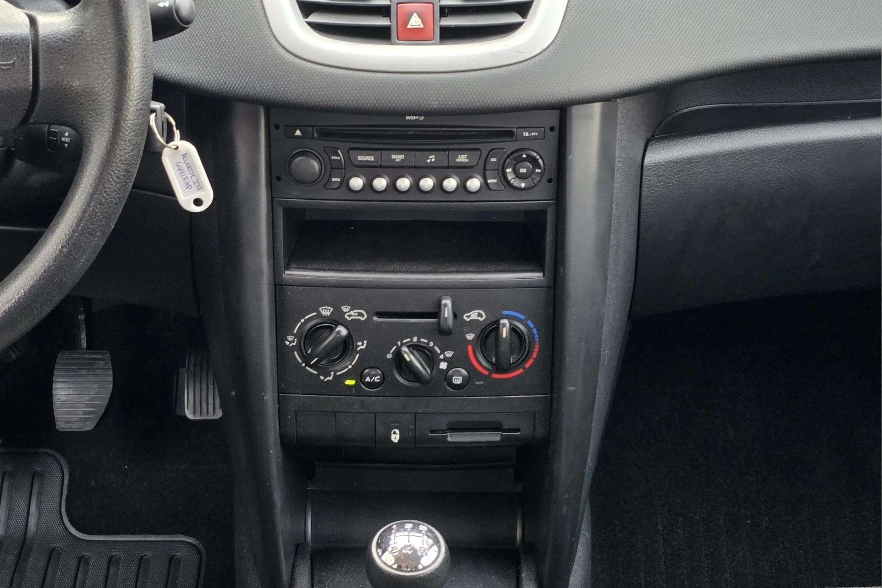PEUGEOT 207 1.4i 75cv. 14 