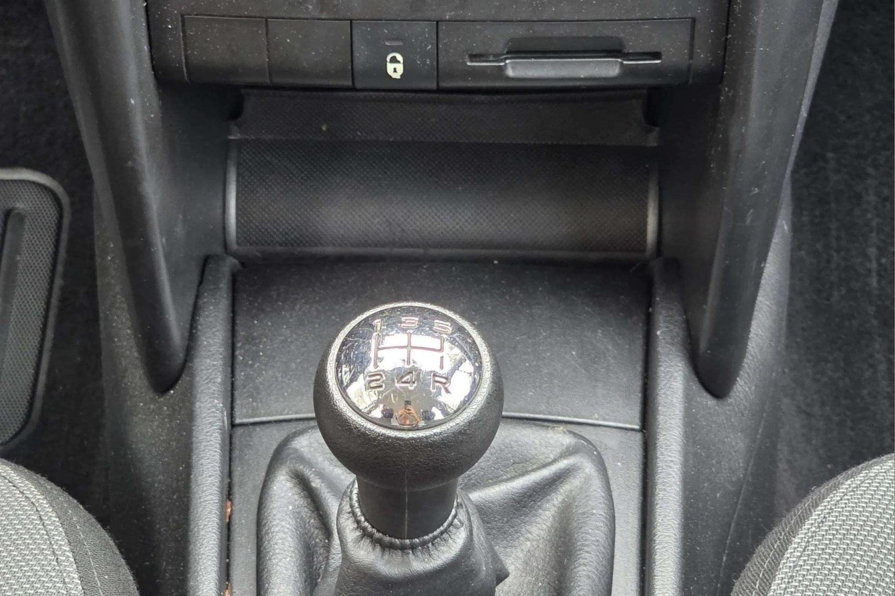 PEUGEOT 207 1.4i 75cv. 17 