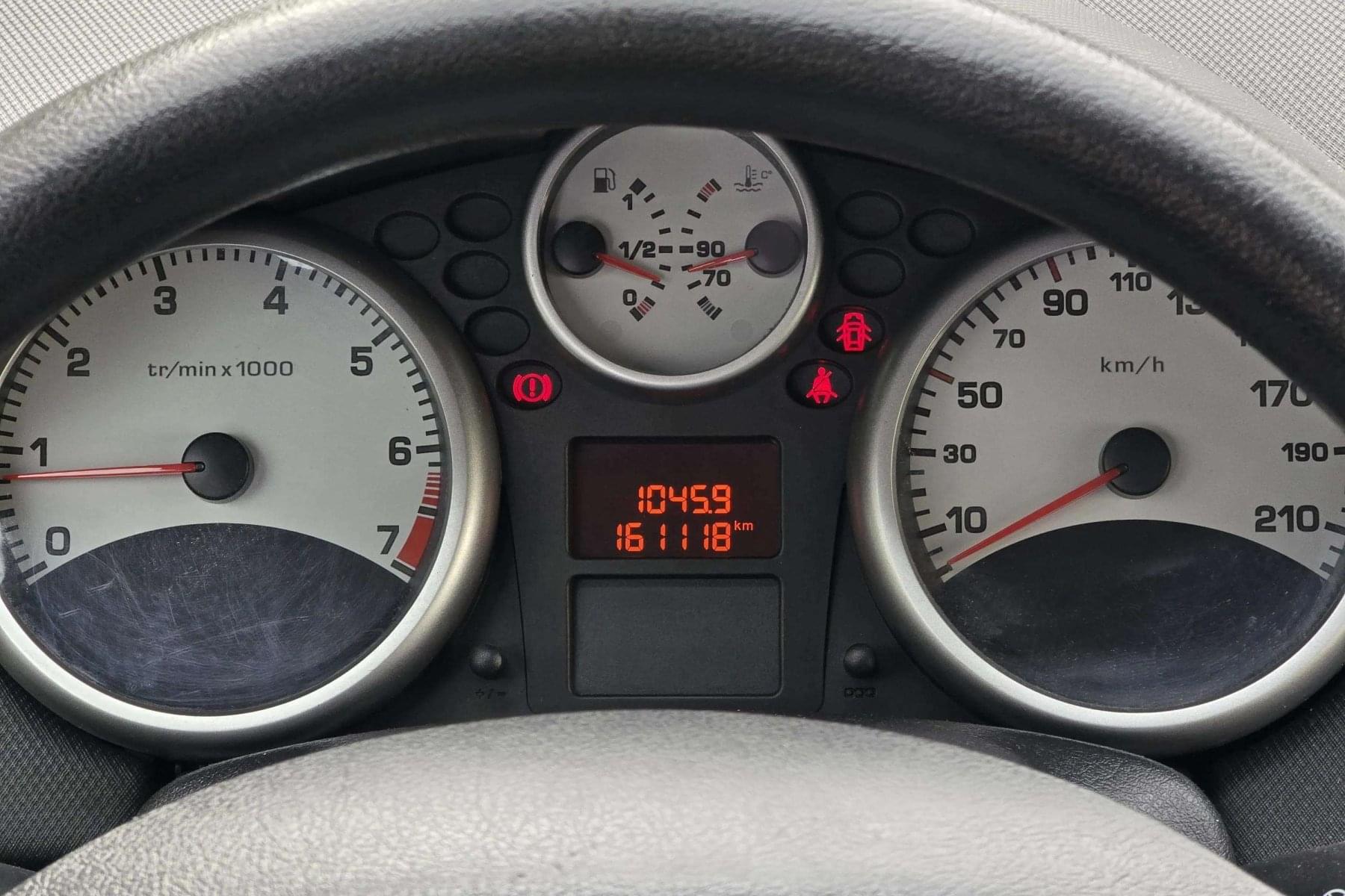PEUGEOT 207 1.4i 75cv. 18 