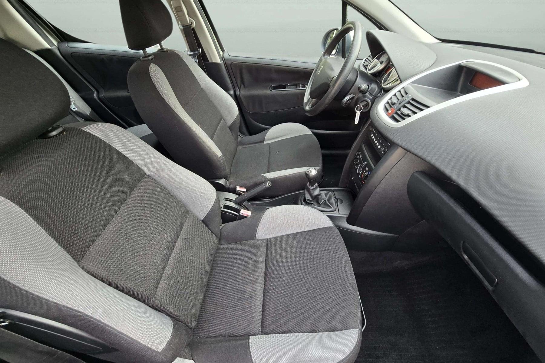 PEUGEOT 207 1.4i 75cv. 20 