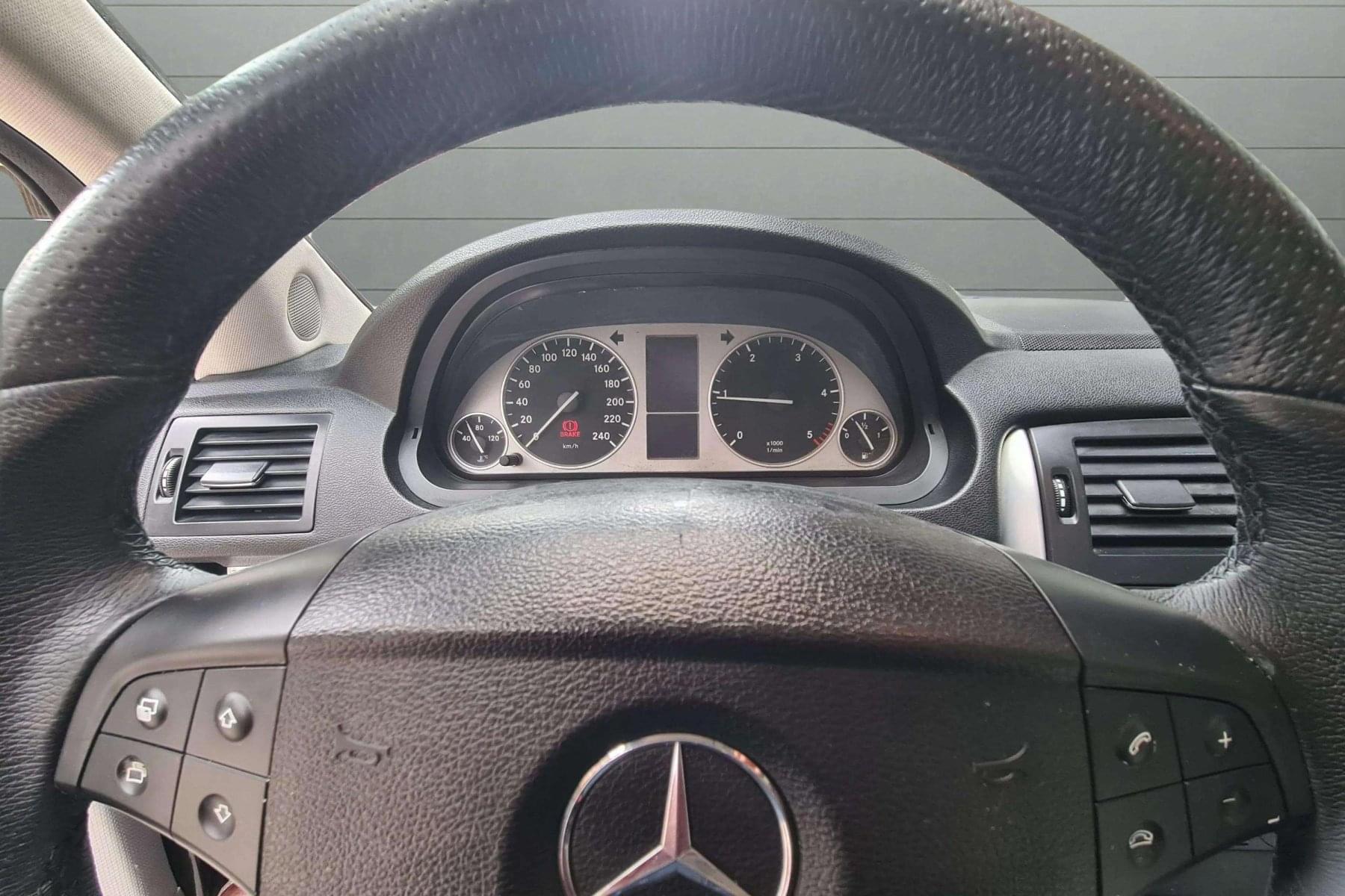 MERCEDES CLASE B B180CDI MANUAL 9 