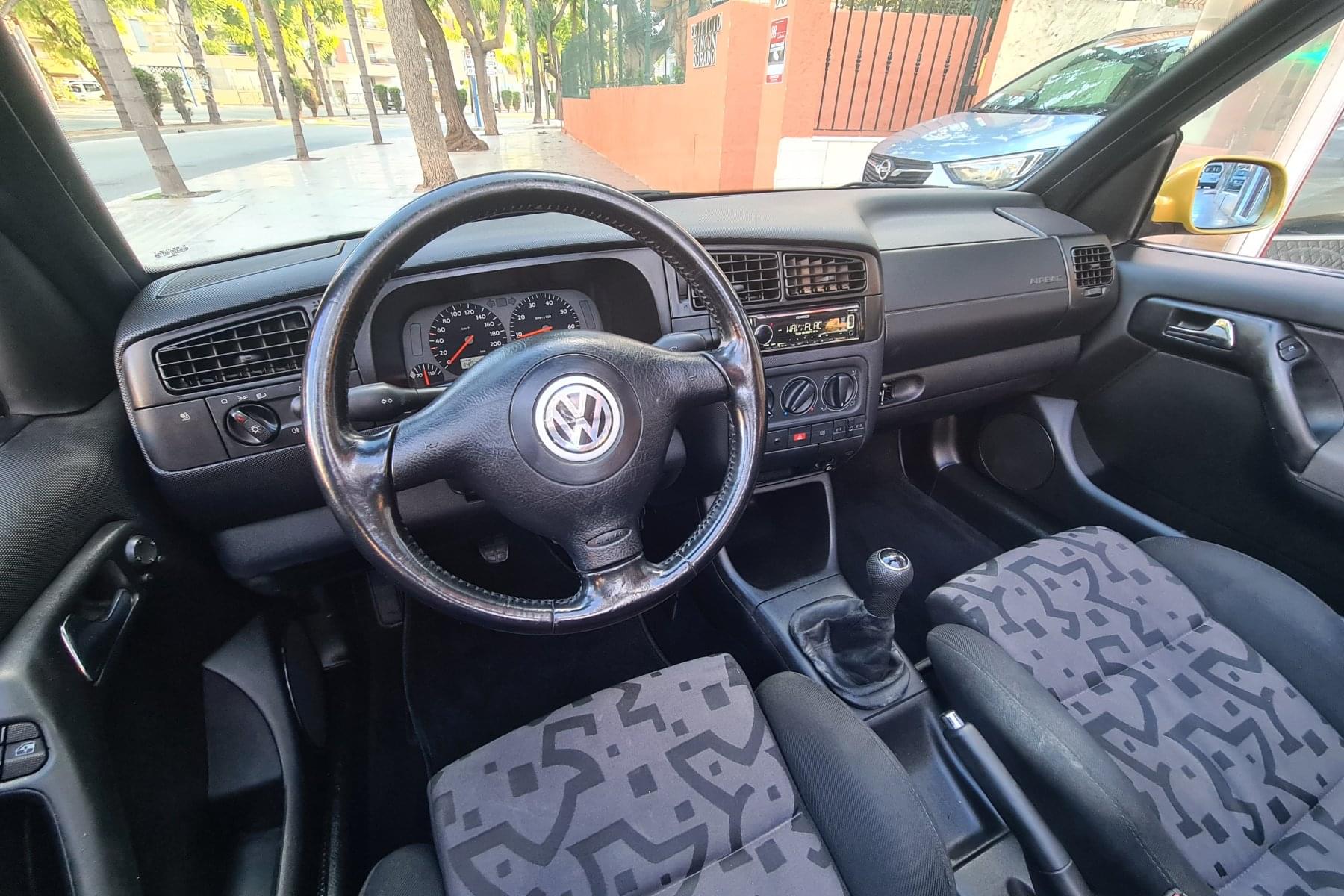 VOLKSWAGEN GOLF CABRIOLET 1.8 9 