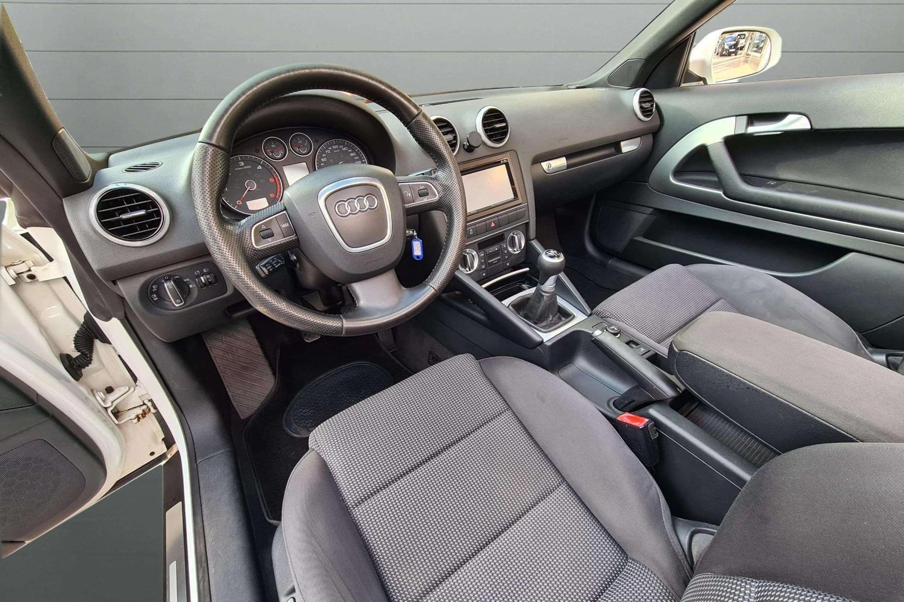 AUDI A3 CABRIO 1.6 TDI 105cv. AMBITION 10 