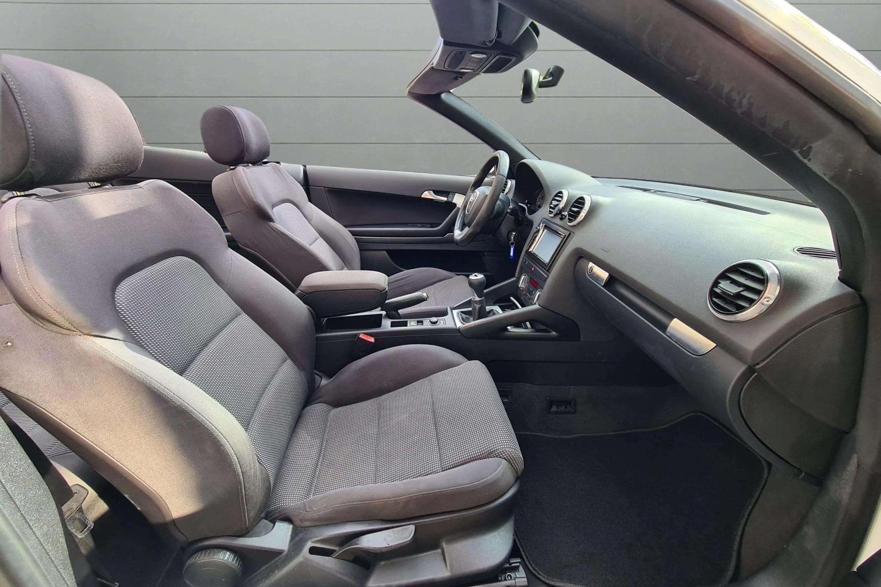 AUDI A3 CABRIO 1.6 TDI 105cv. AMBITION 17 