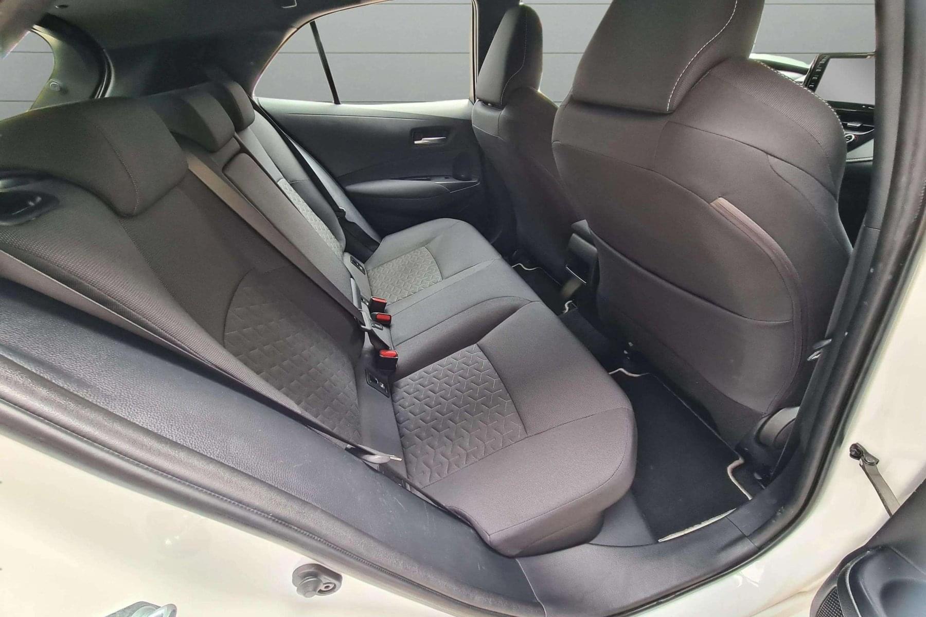 TOYOTA COROLLA 1.8 125h ECVT BUSINESS HÍBRIDO AUTOM. 17 