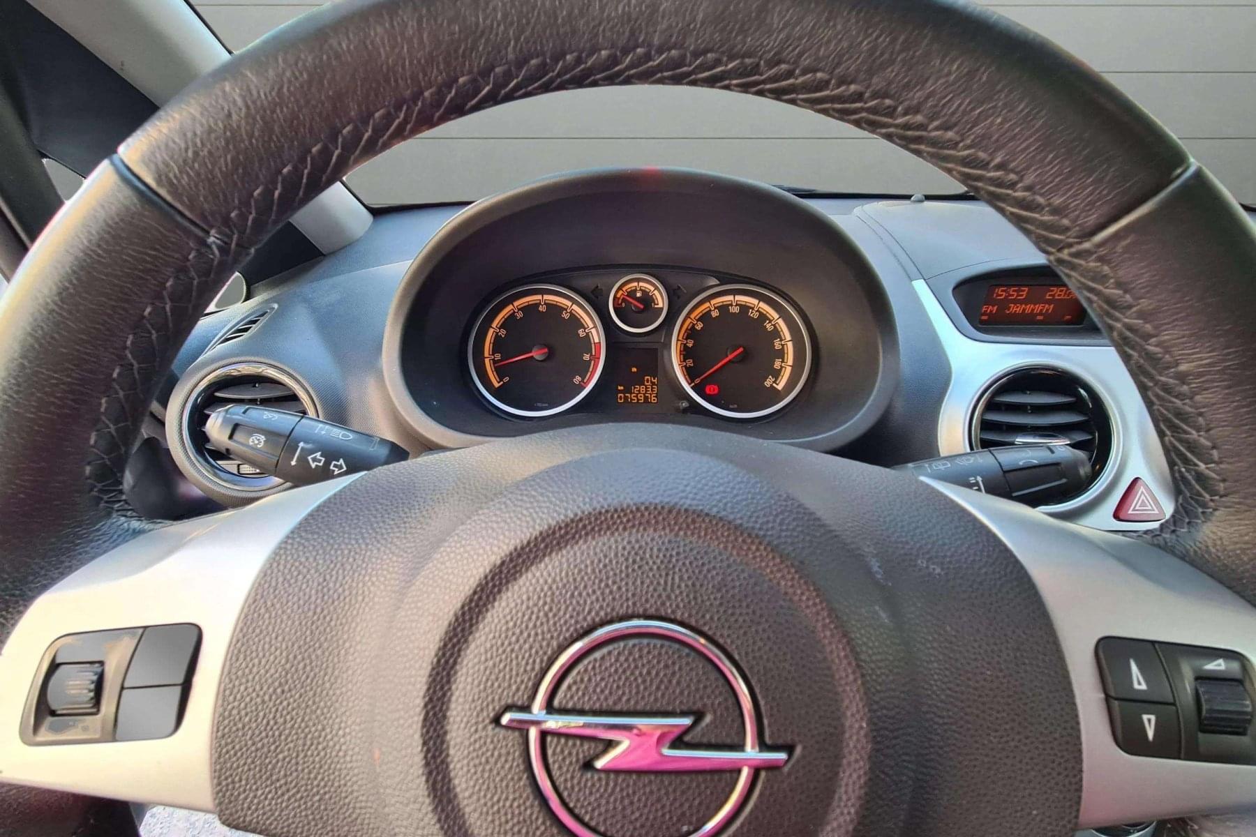 OPEL CORSA 1.4i 100cv. 9