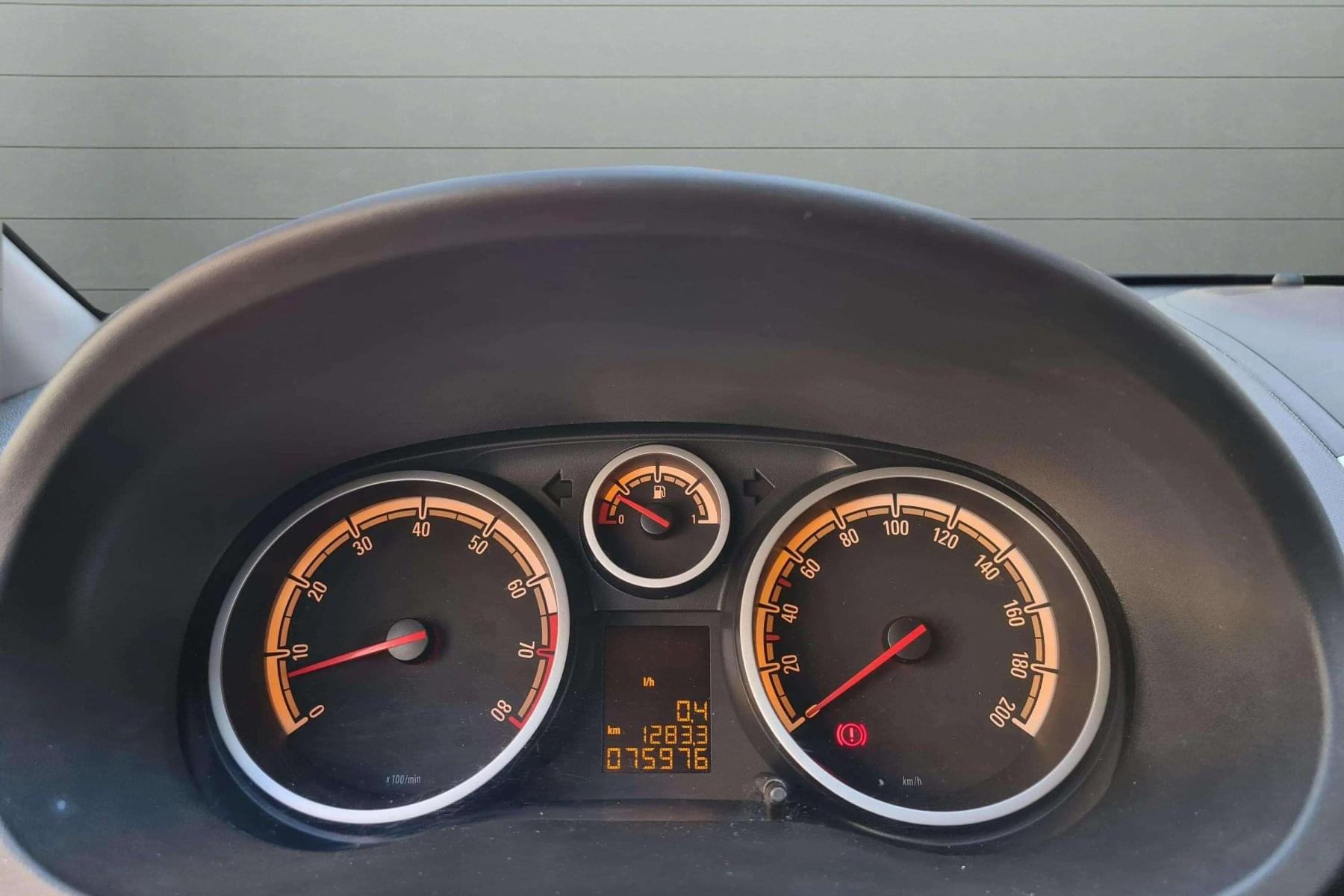 OPEL CORSA 1.4i 100cv. 10