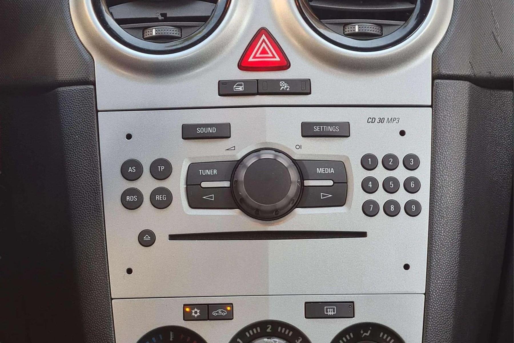 OPEL CORSA 1.4i 100cv. 17