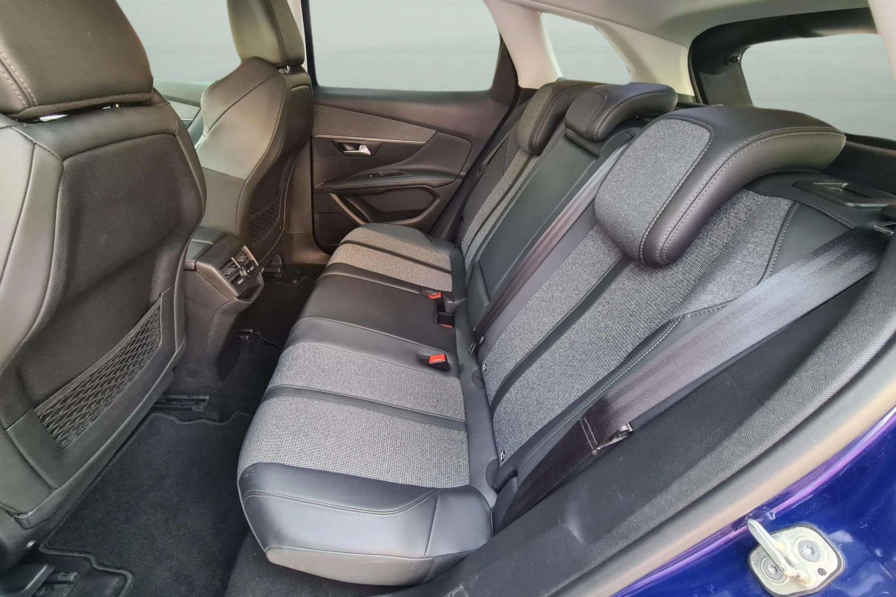 PEUGEOT 3008 ALLURE 1.5 BLUEHDI EAT8 130 14 