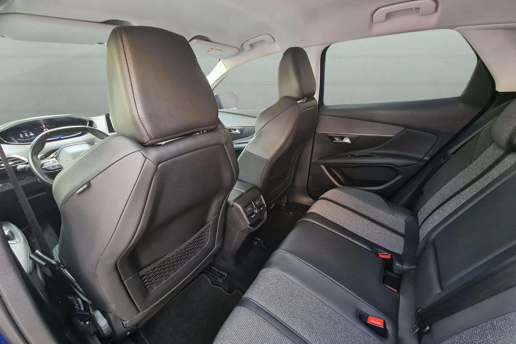 PEUGEOT 3008 ALLURE 1.5 BLUEHDI EAT8 130 16 